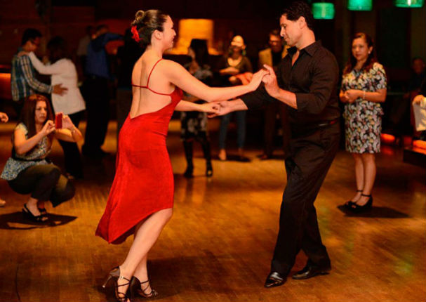 Salsa caleña: 6 pasos para aprender a bailarla